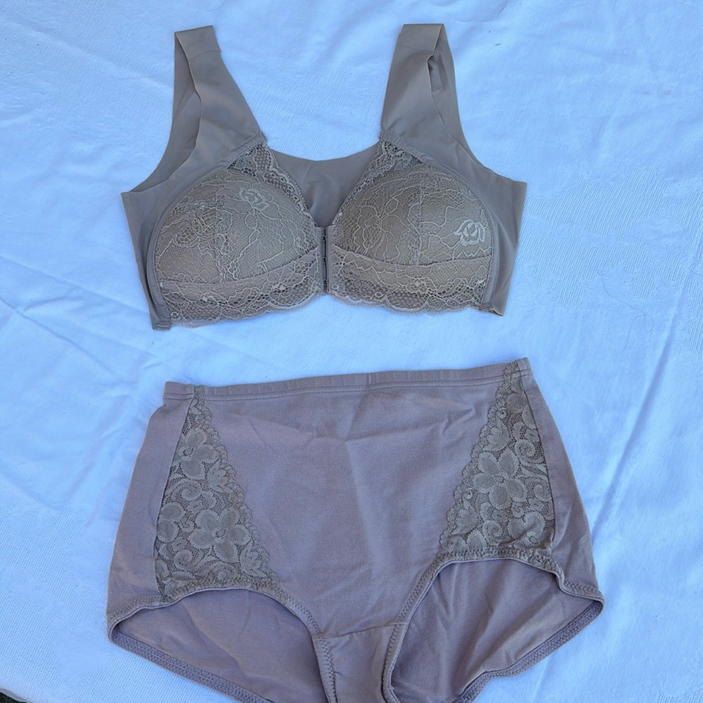Bralette and underwear set